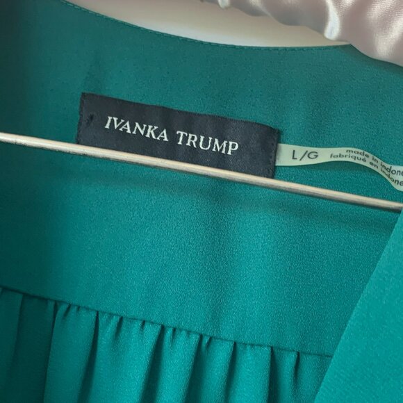 Ivanka Trump Green Sleeveless Top - Picture 2 of 4
